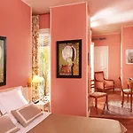 Relais Du Louvre Paris