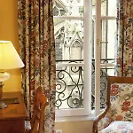 Relais Du Louvre 4*