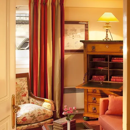Relais Du Louvre Hotel