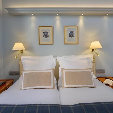 Relais Du Louvre Hotel