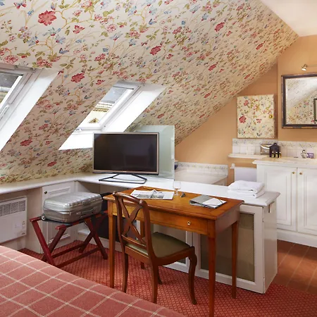 Relais Du Louvre Hotel