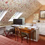 Relais Du Louvre Hotel