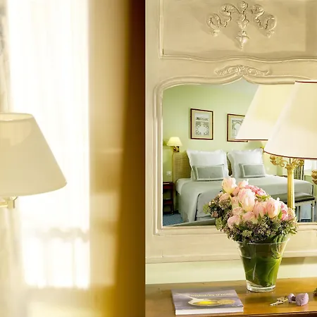 Hotel Relais Du Louvre Paříž