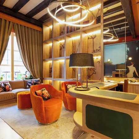 卢浮驿站酒店 酒店