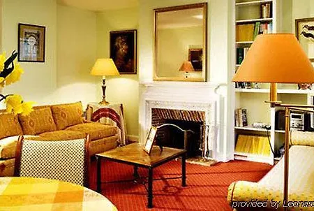 Relais Du Louvre 4*