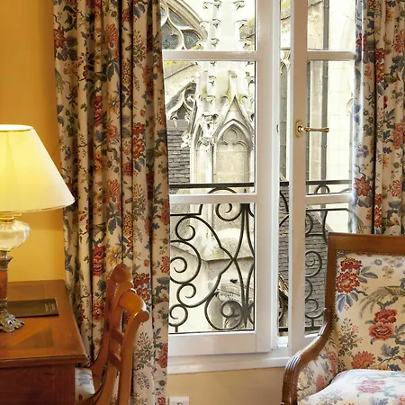 Relais Du Louvre 4*