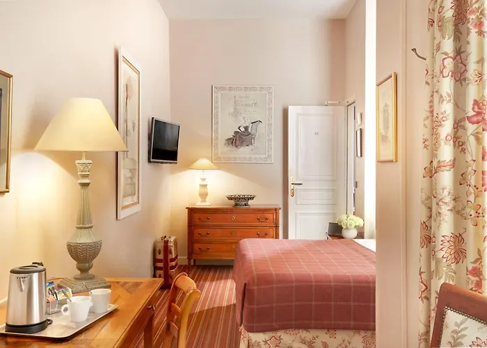 Hotel Relais Du Louvre Paris