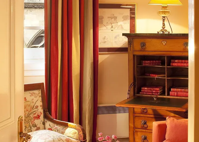Relais Du Louvre Hotel