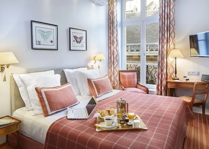 Relais Du Louvre Hotel 4*