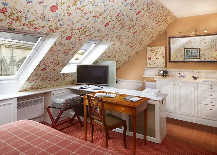 Relais Du Louvre Hotel