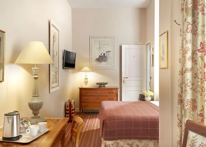 Relais Du Louvre Hotel