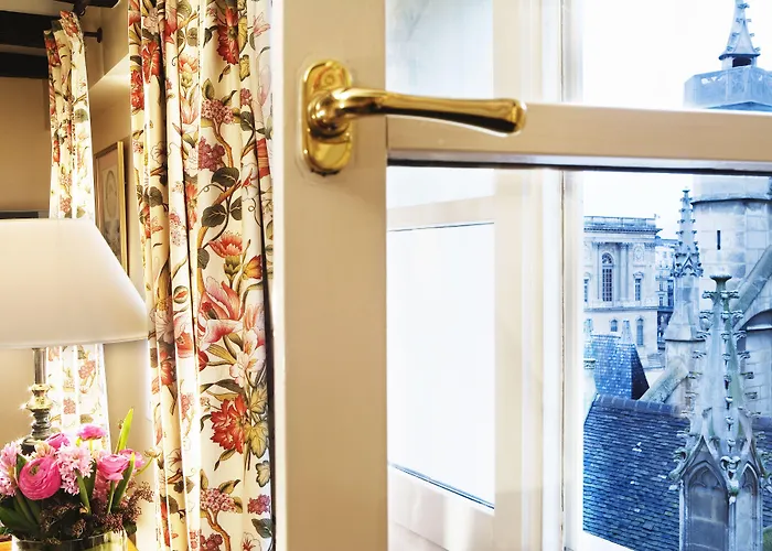 Relais Du Louvre Hotel