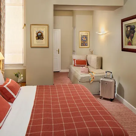 Relais Du Louvre Hotel
