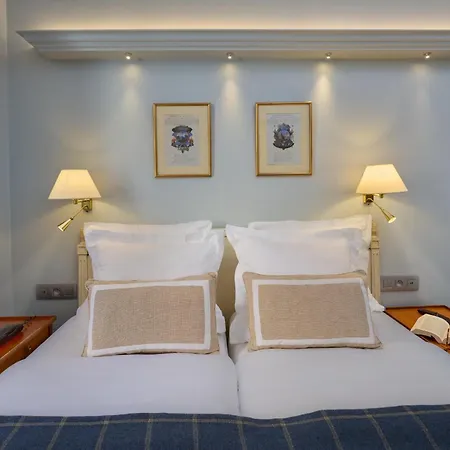 Relais Du Louvre Hotel