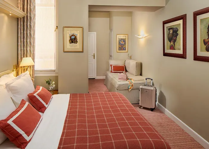 Relais Du Louvre Hotel